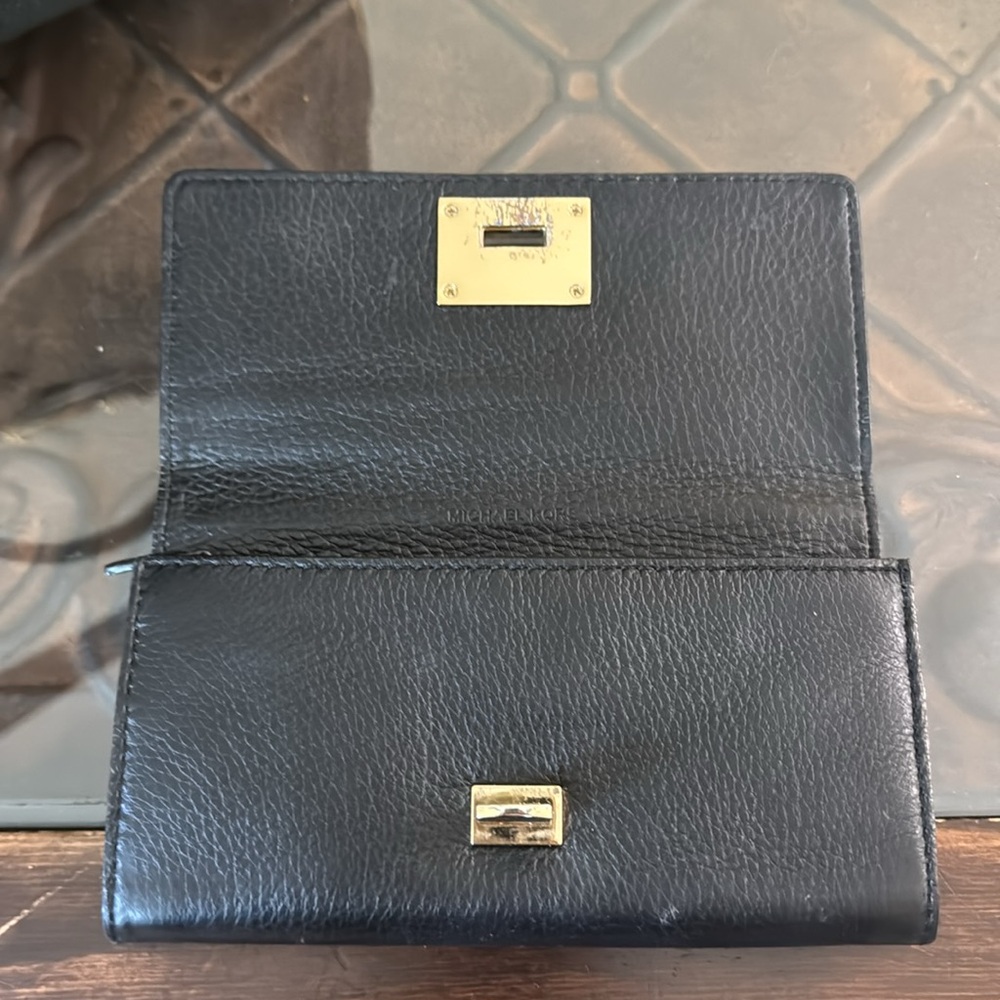 Michael Kors Hamilton Tote and Wallet set - Picture 8 of 11